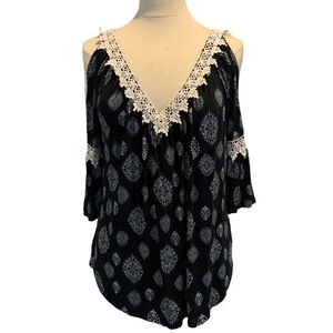 G collection Black White Boho Crochet Cold Shoulder Blouse New with Tags Medium